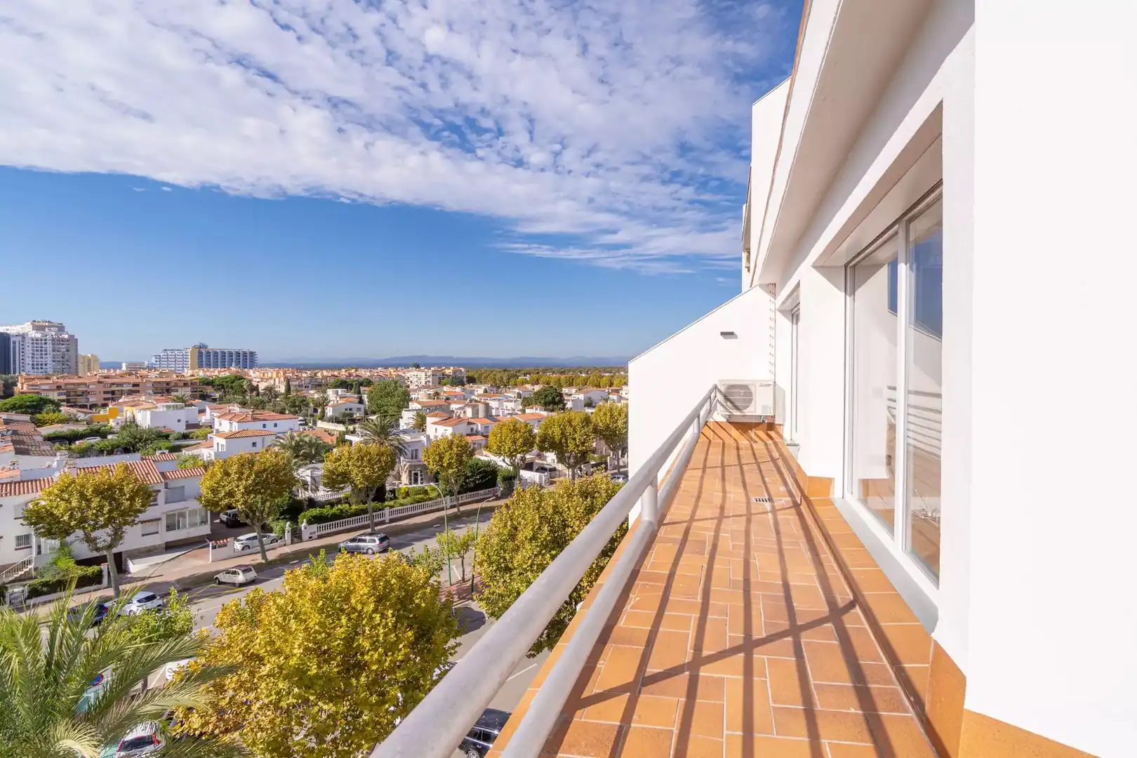 Vista exterior de Piso en venta en Empuriabrava con Aire acondicionado y Terraza