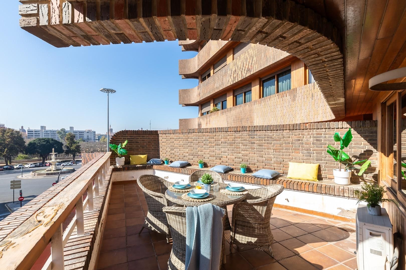 Pis de lloguer a Exposició, El Pla del Real