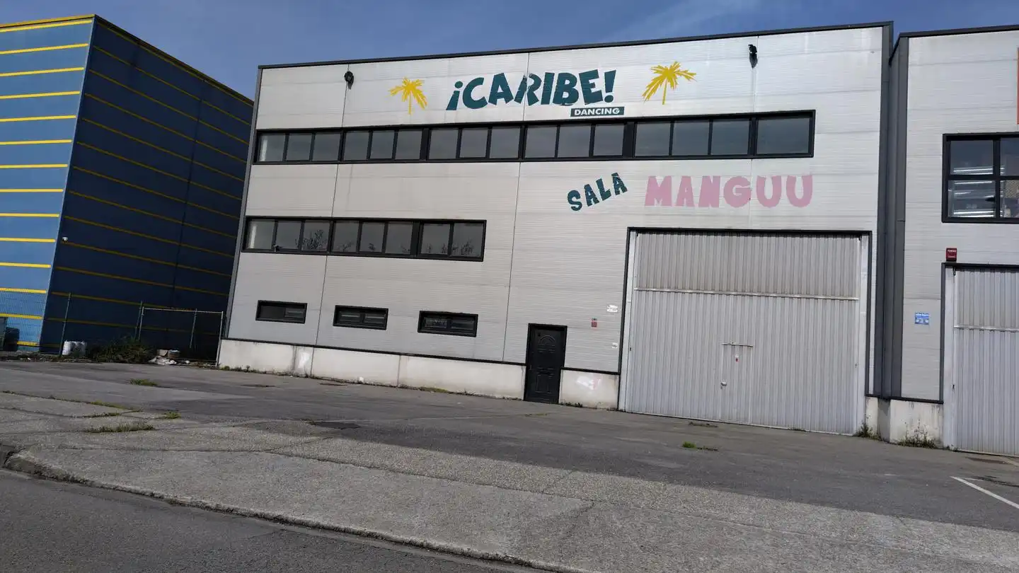 Vista exterior de Nau industrial en venda en Avilés