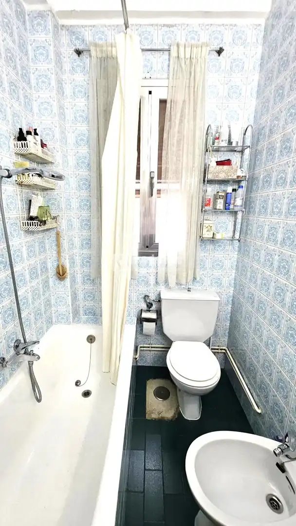 Bathroom of Flat for sale in Madrid  with Heating, Parquet flooring and Terrace