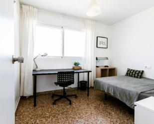 Dormitori de Apartament per a compartir en  Valencia Capital amb Moblat, Forn i Rentadora