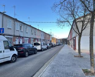 Vista exterior de Casa o xalet en venda en Burgos Capital amb Calefacció, Terrassa i Traster