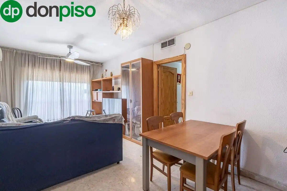 Living room of Flat for sale in Granada  with Heating and Balcony