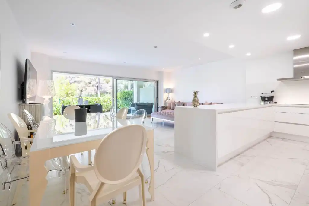 Menjador de Apartament en venda en Calvià amb Aire condicionat, Calefacció i Jardí privat