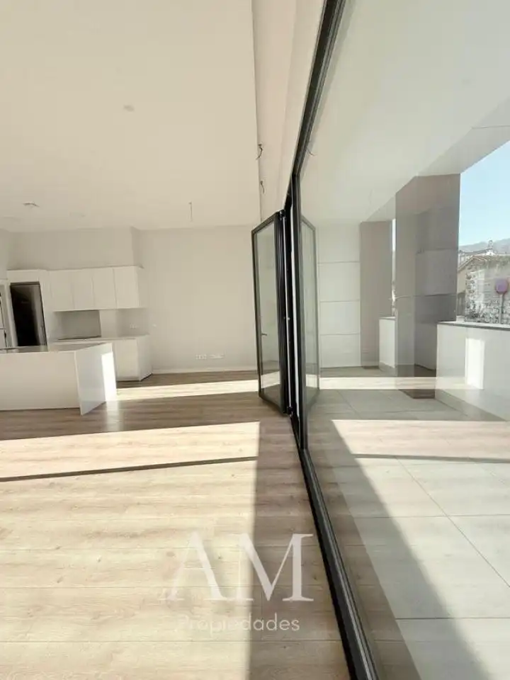 Piso de alquiler en Vigo  con Calefacción, Terraza y Trastero