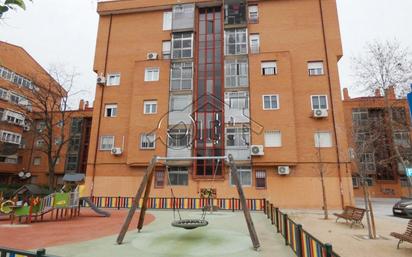 Außenansicht von Wohnung zum verkauf in  Madrid Capital mit Klimaanlage, Heizung und Parkett