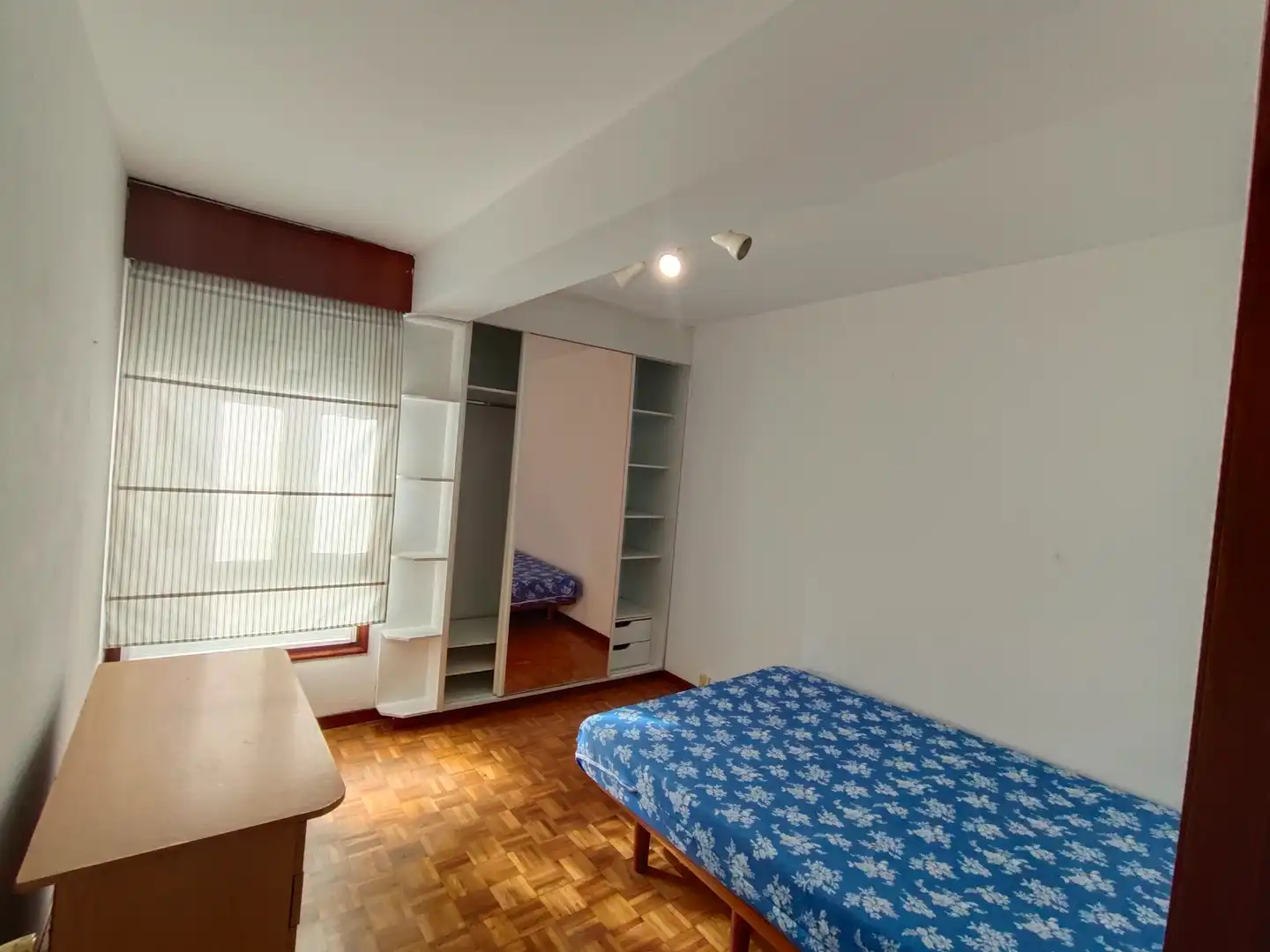 Dormitori de Àtic de lloguer en A Coruña Capital  amb Parquet, Terrassa i Moblat