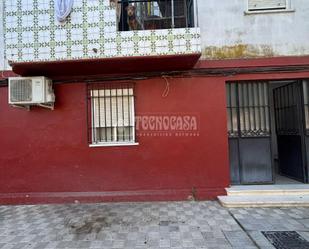 Vista exterior de Pis en venda en Utrera amb Aire condicionat, Calefacció i Balcó