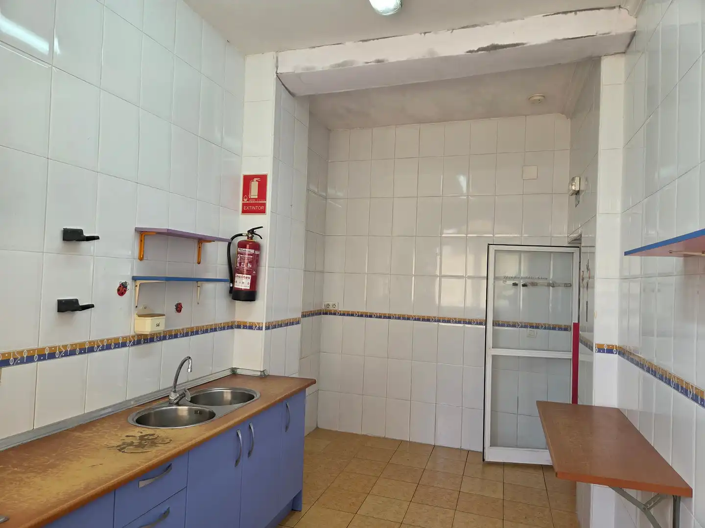 Cuina de Local de lloguer en Málaga amb Aire condicionat, Terrassa i Moblat