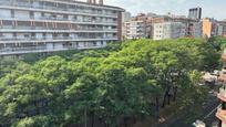 Exterior view of Flat for sale in  Barcelona Capital  with Air Conditioner, Terrace and Balcony