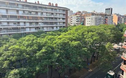 Vista exterior de Pis en venda en  Barcelona Capital amb Aire condicionat, Terrassa i Balcó