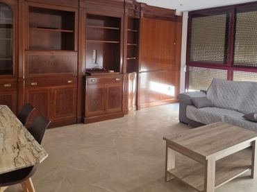 Appartamento con balcone in affitto a Calle de San Pedro