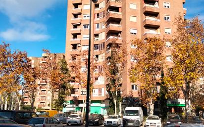 Außenansicht von Wohnung zum verkauf in  Zaragoza Capital mit Terrasse und Balkon