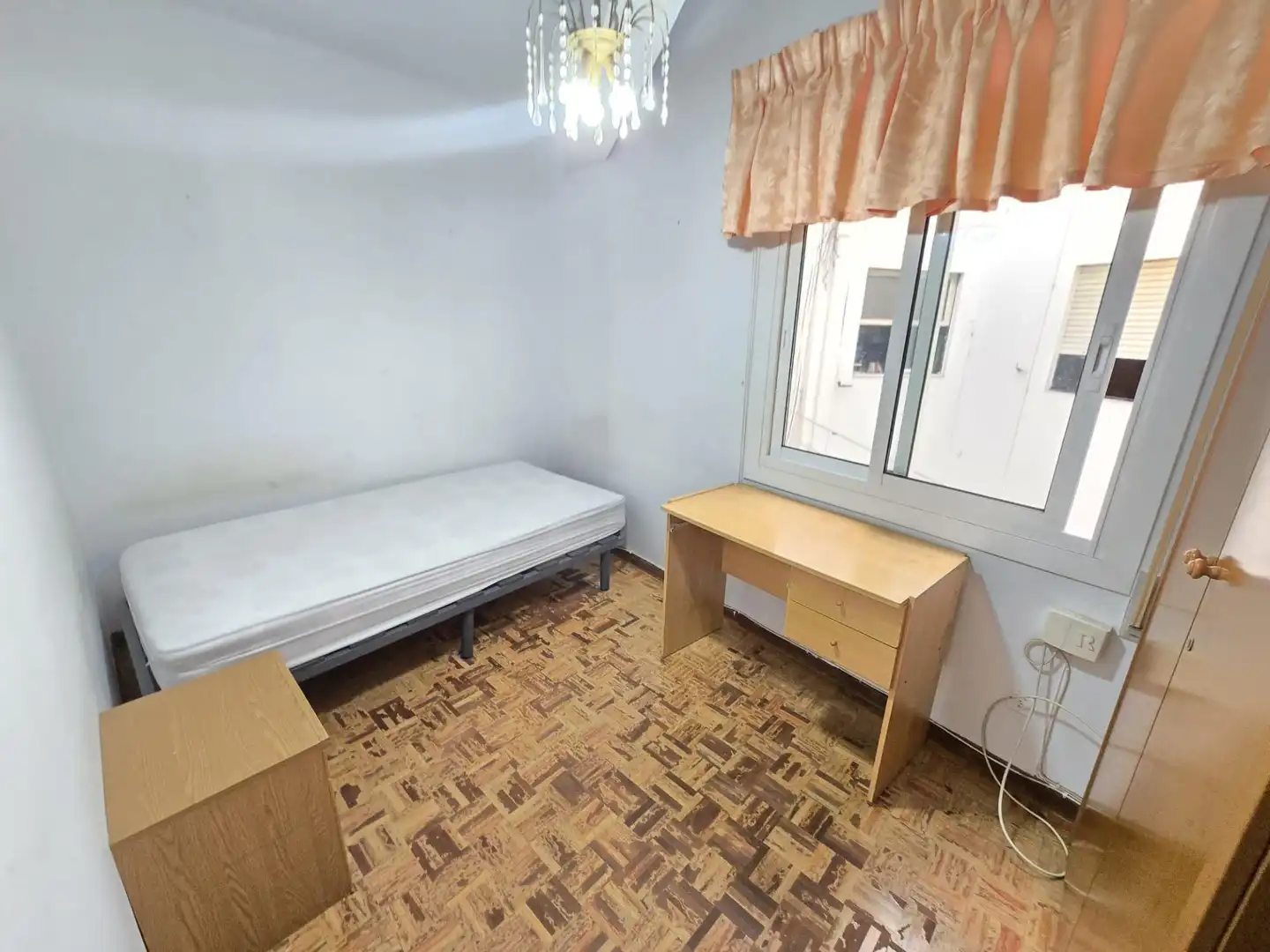 Bedroom of Flat for rent in Vigo   with Heating, Parquet flooring and Furnished
