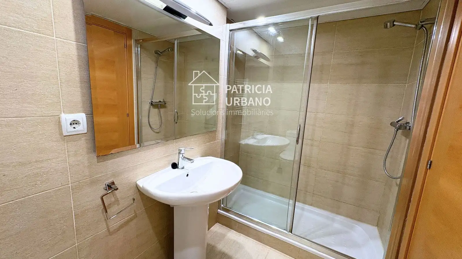 Badezimmer von Wohnungen zum Verkauf in Cambrils mit Klimaanlage, Heizung und Terrasse
