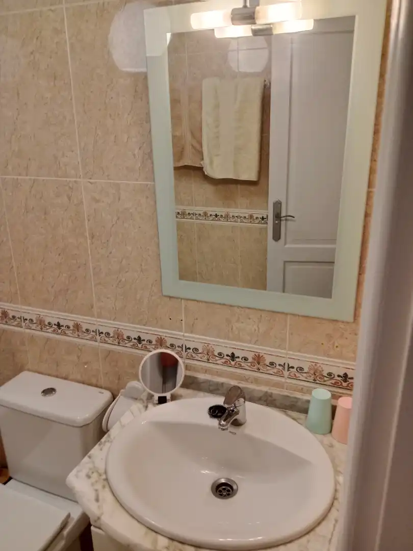 Badezimmer von Wohnungen zur Miete in Adeje mit Möbliert, Ofen und Waschmaschine