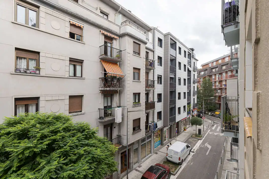 Vista exterior de Pis en venda en Donostia - San Sebastián  amb Calefacció i Moblat