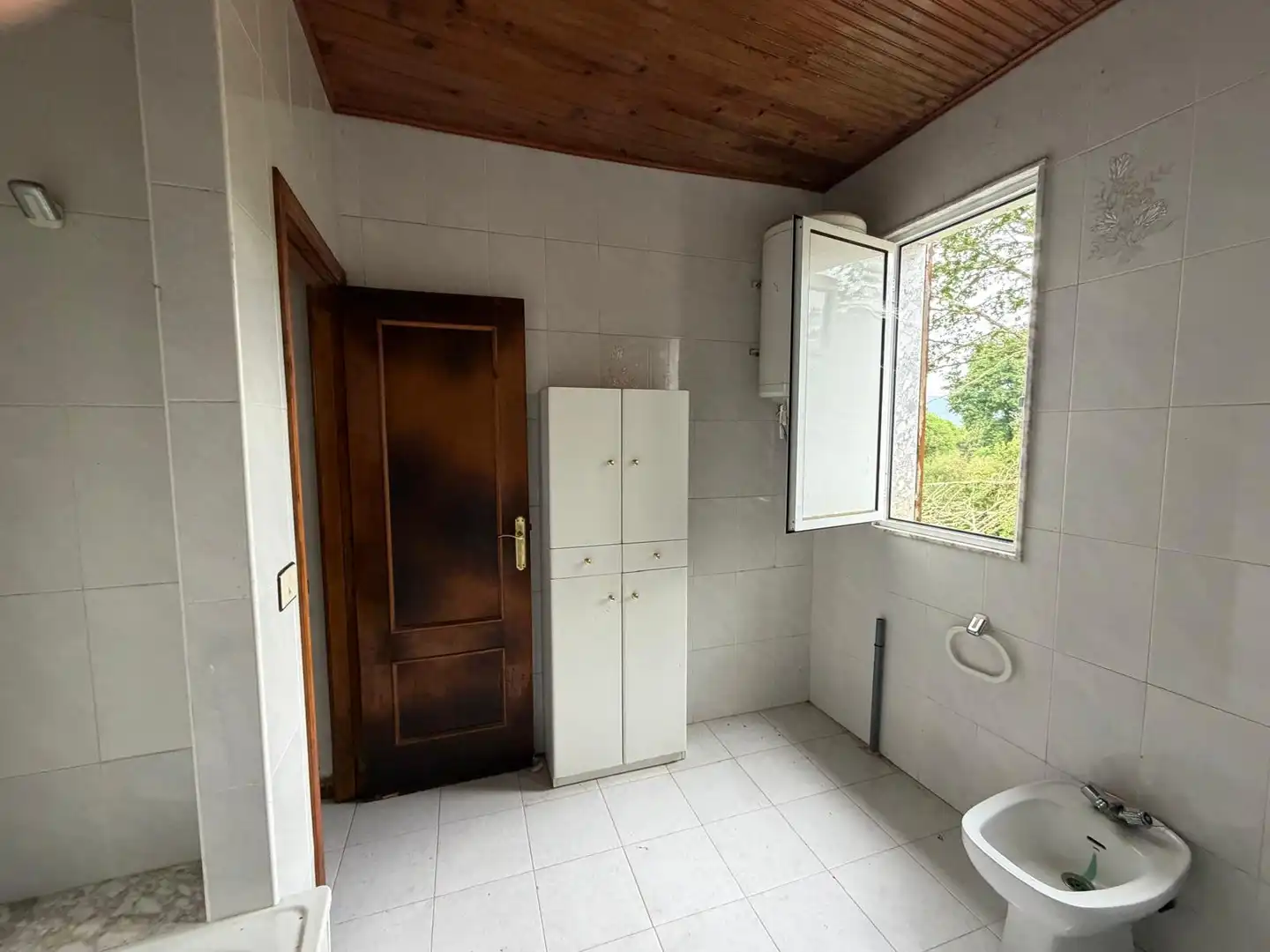 Baño de Casa adosada en venta en Cartelle con Jardín privado, Amueblado y Balcón