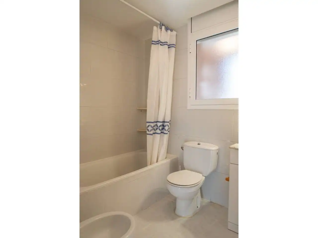 Baño de Piso en venta en Sant Martí de Tous con Calefacción y Amueblado