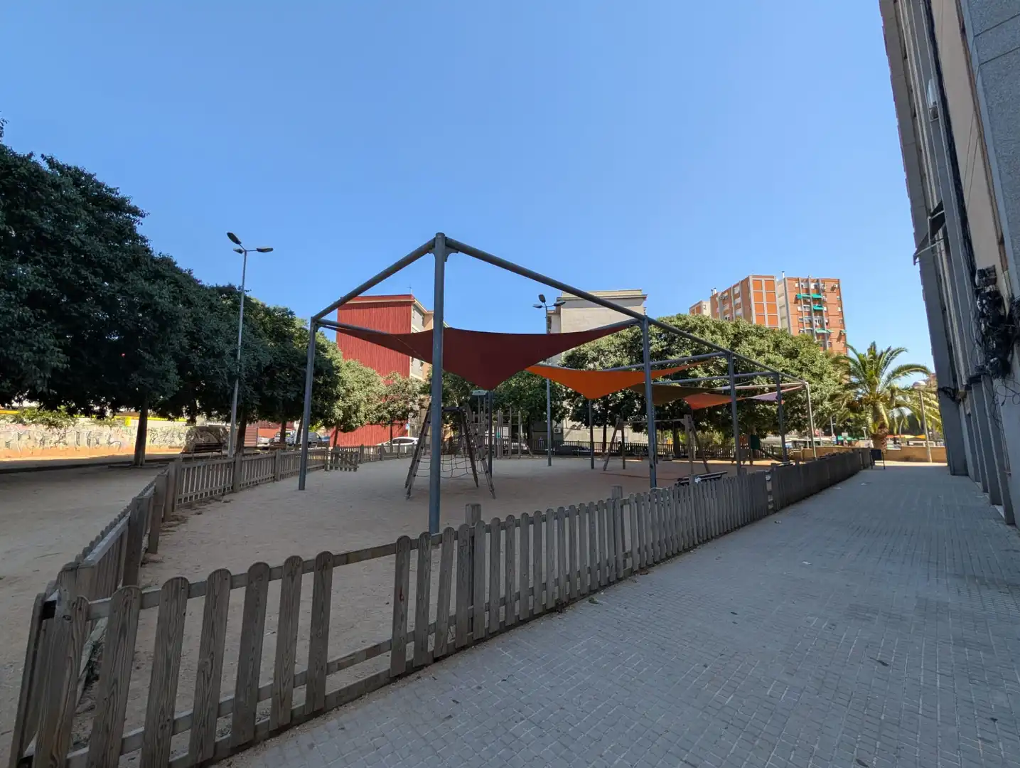 Exterior view of Flat for sale in Cornellà de Llobregat  with Furnished and Alarm