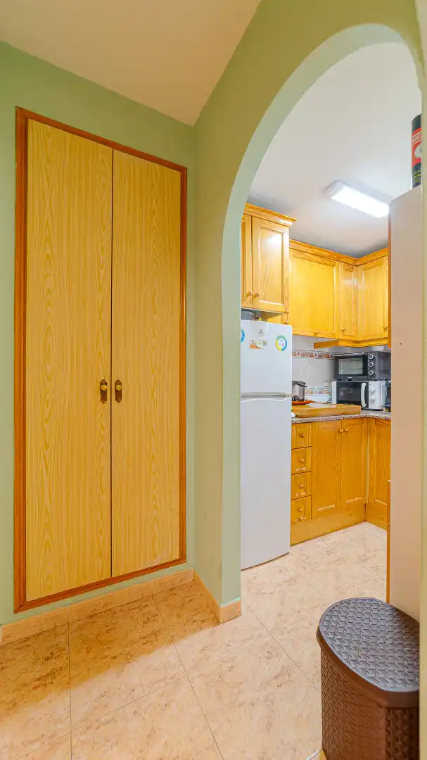 Küche von Wohnung zum Verkauf in Torrevieja mit Klimaanlage, Heizung und Terrasse