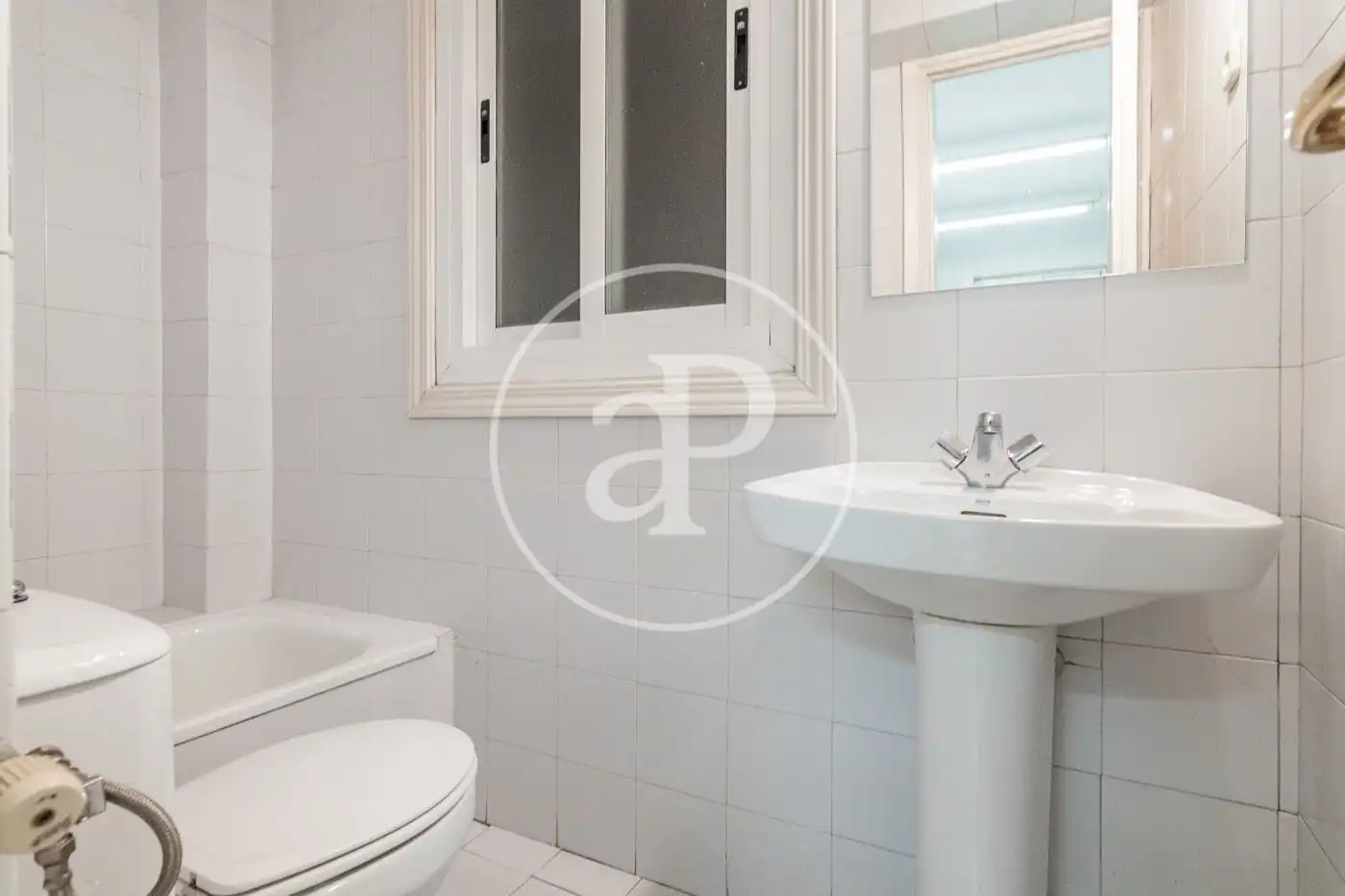 Bathroom of Flat for sale in Madrid  with Heating, Storage room and Balcony