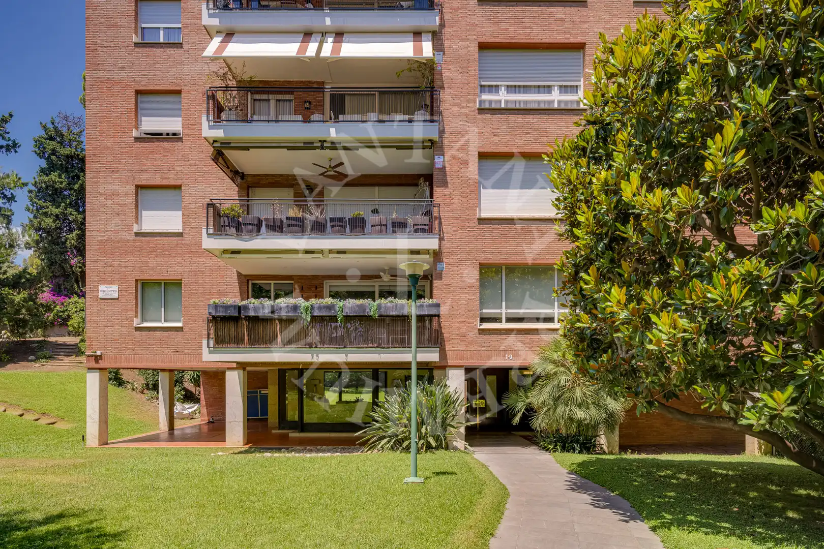 Vista exterior de Pis en venda en Barcelona amb Aire condicionat, Calefacció i Parquet