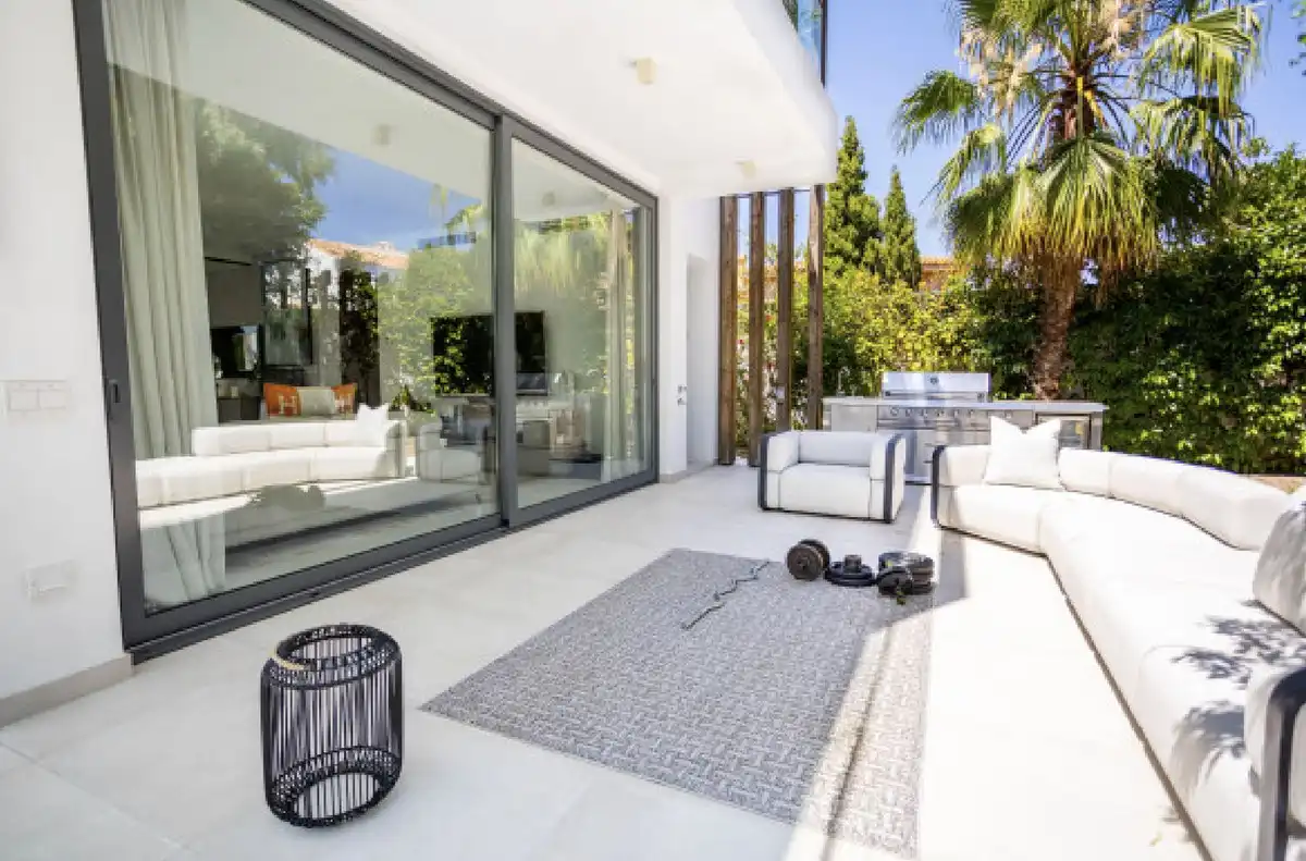 Terrassa de Casa o xalet en venda en Benahavís amb Aire condicionat, Jardí privat i Terrassa