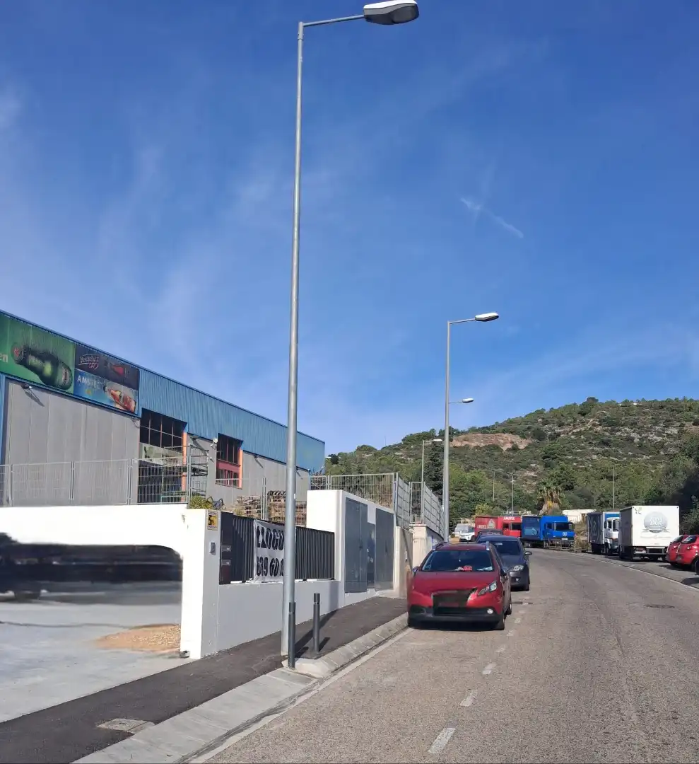 Vista exterior de Nave industrial de alquiler en Sitges con Alarma