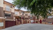 Vista exterior de Casa o xalet en venda en Atarfe amb Terrassa i Balcó