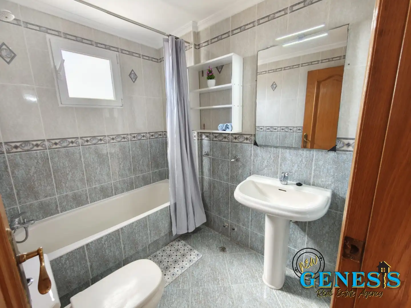 Bany de Apartament en venda en Torrevieja amb Moblat, Rentadora i Balcó