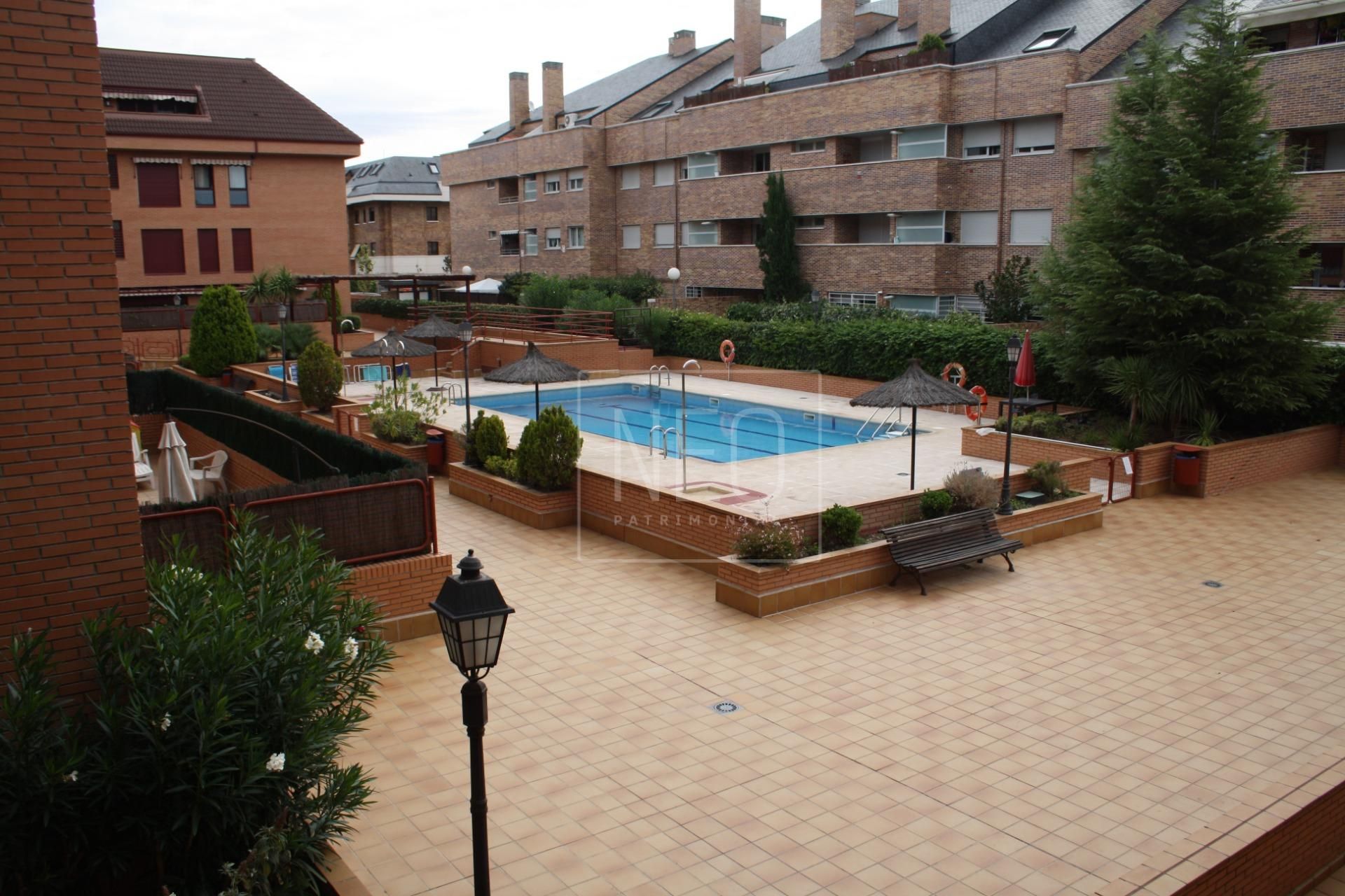 Swimming pool of Flat for sale in Las Rozas de Madrid  with Air Conditioner, Heating and Private garden