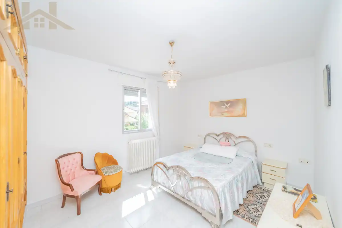 Dormitori de Casa o xalet en venda en Guadarrama amb Calefacció, Jardí privat i Piscina comunitària