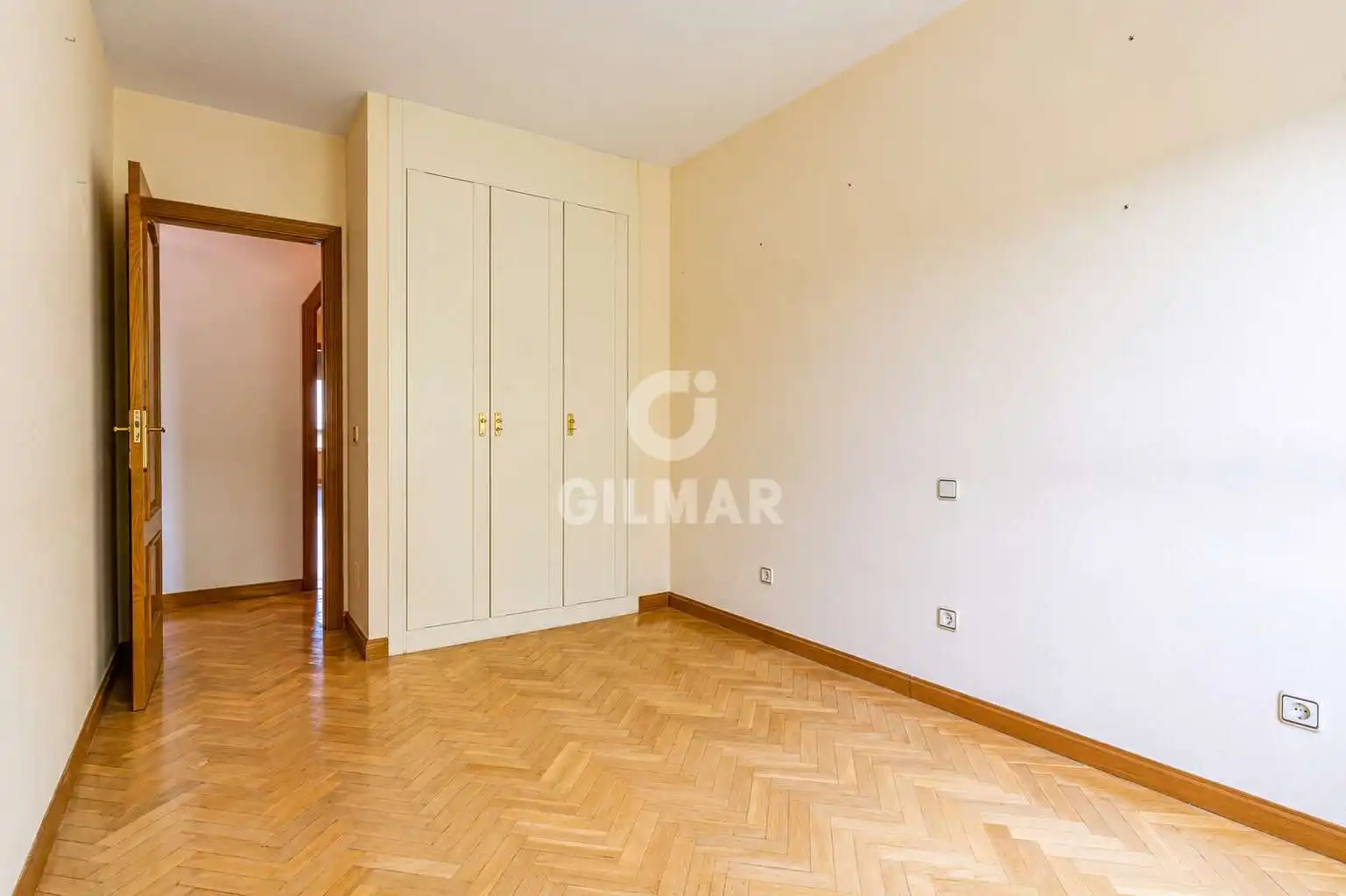 Bedroom of Flat for sale in Boadilla del Monte  with Heating, Private garden and Storage room