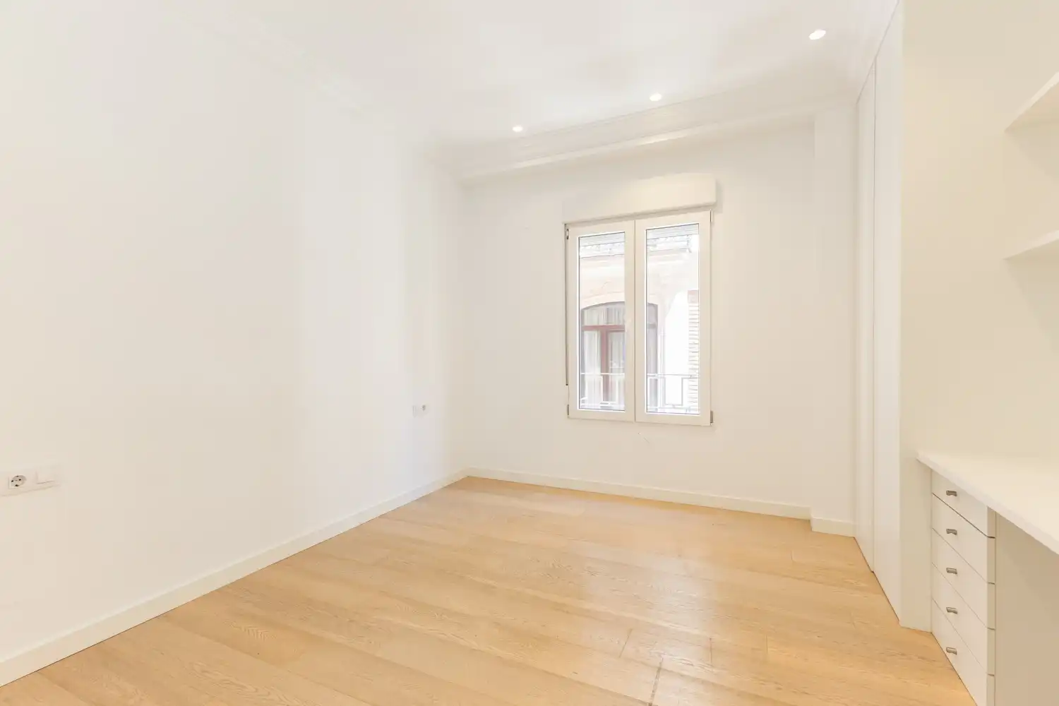 Bedroom of Flat for rent in Valencia  with Air Conditioner, Heating and Furnished