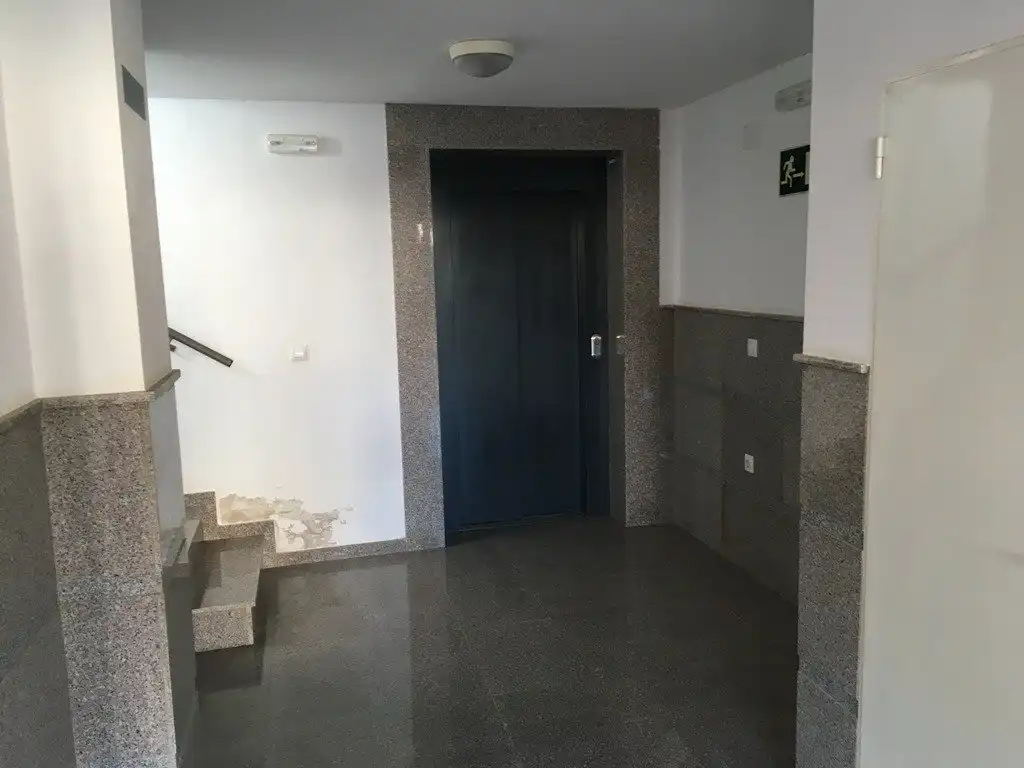 Wohnung zum Verkauf in Cartagena mit Klimaanlage, Terrasse und Gemeinschaftspool
