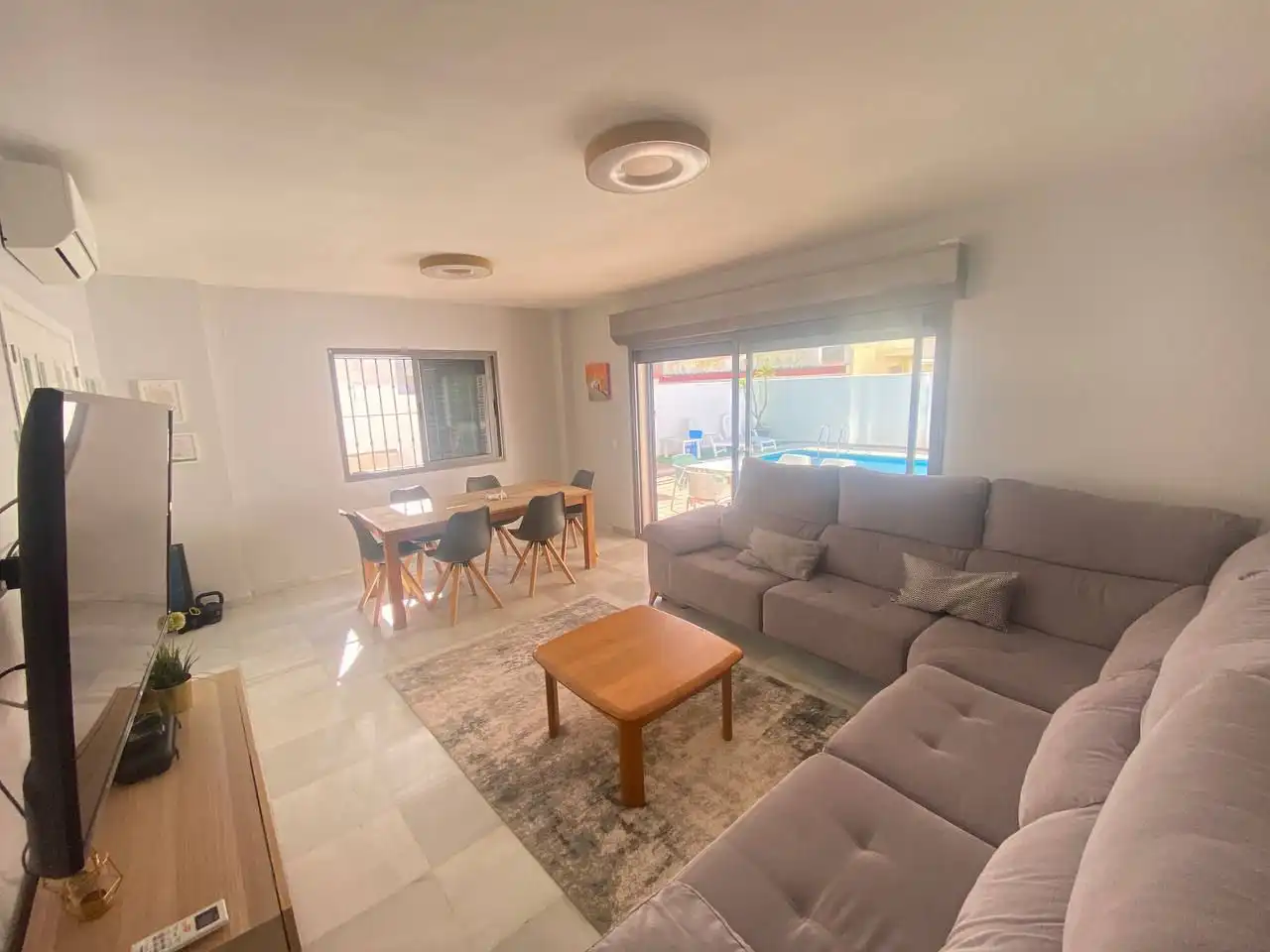 Sala d'estar de Casa o xalet de lloguer en Islantilla amb Aire condicionat, Terrassa i Balcó