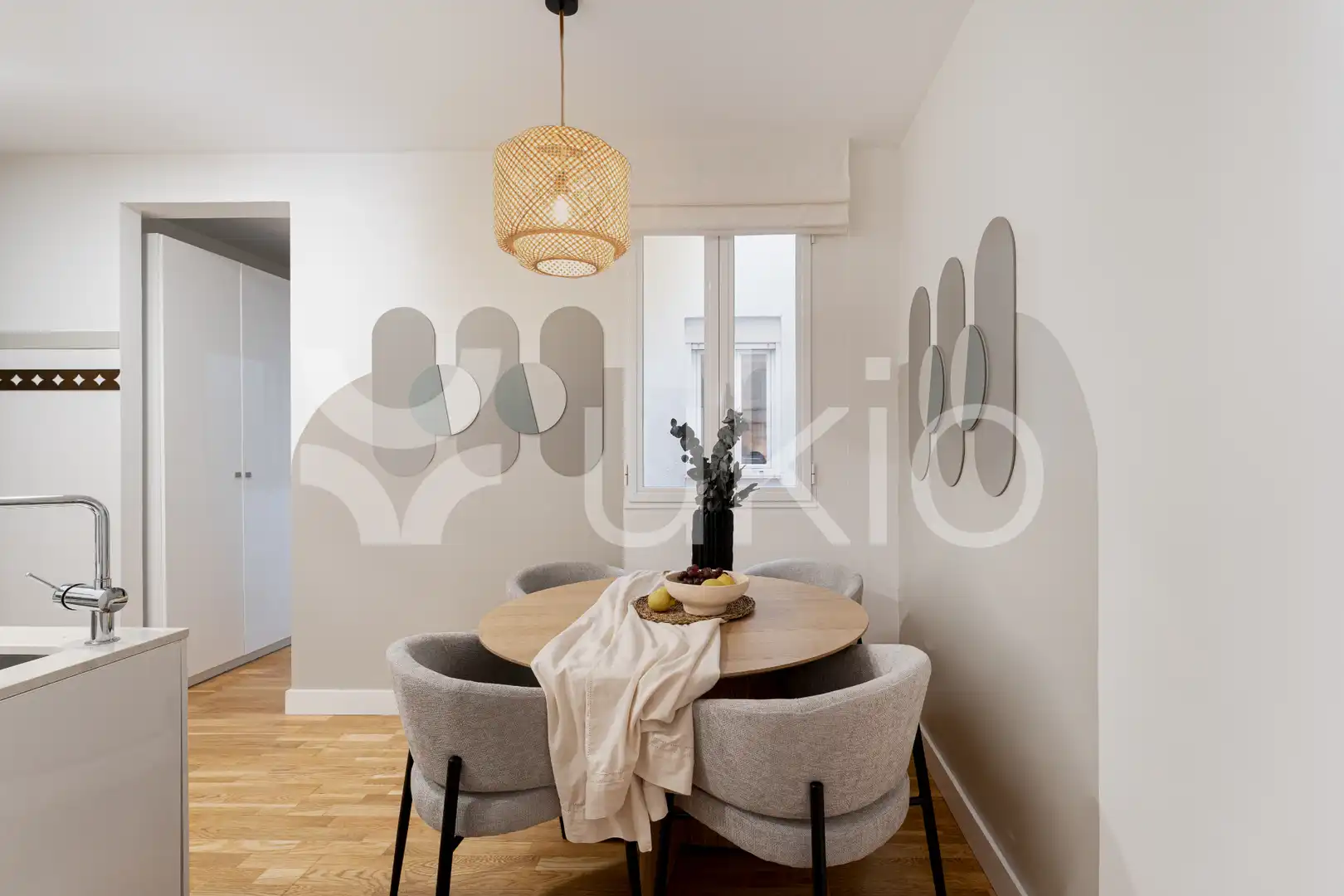 Menjador de Apartament de lloguer en Madrid amb Aire condicionat, Calefacció i Moblat