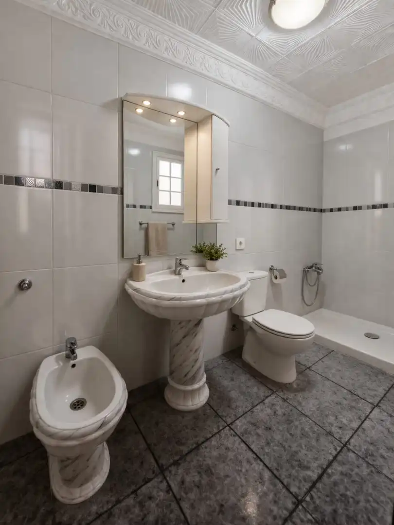 Bathroom of Flat for sale in San Cristóbal de la Laguna  with Balcony
