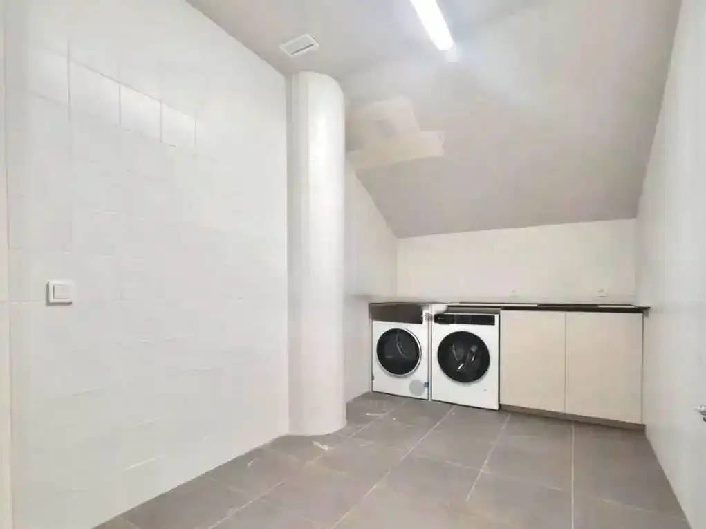 Loft zur Miete in La Moraleja mit Klimaanlage, Schwimmbad und Möbliert