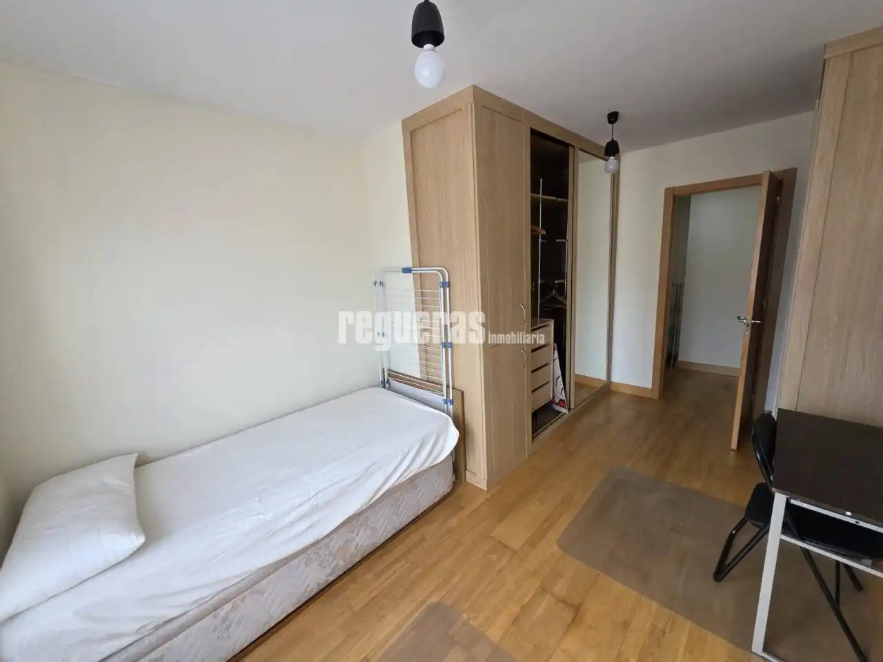 Habitación de Apartamento de alquiler en Avilés con Calefacción y Trastero