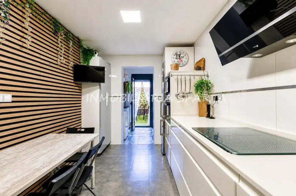 Wohnung mit Pool zum Verkauf in Calle Presidente Adolfo Suárez 1, imagen 4