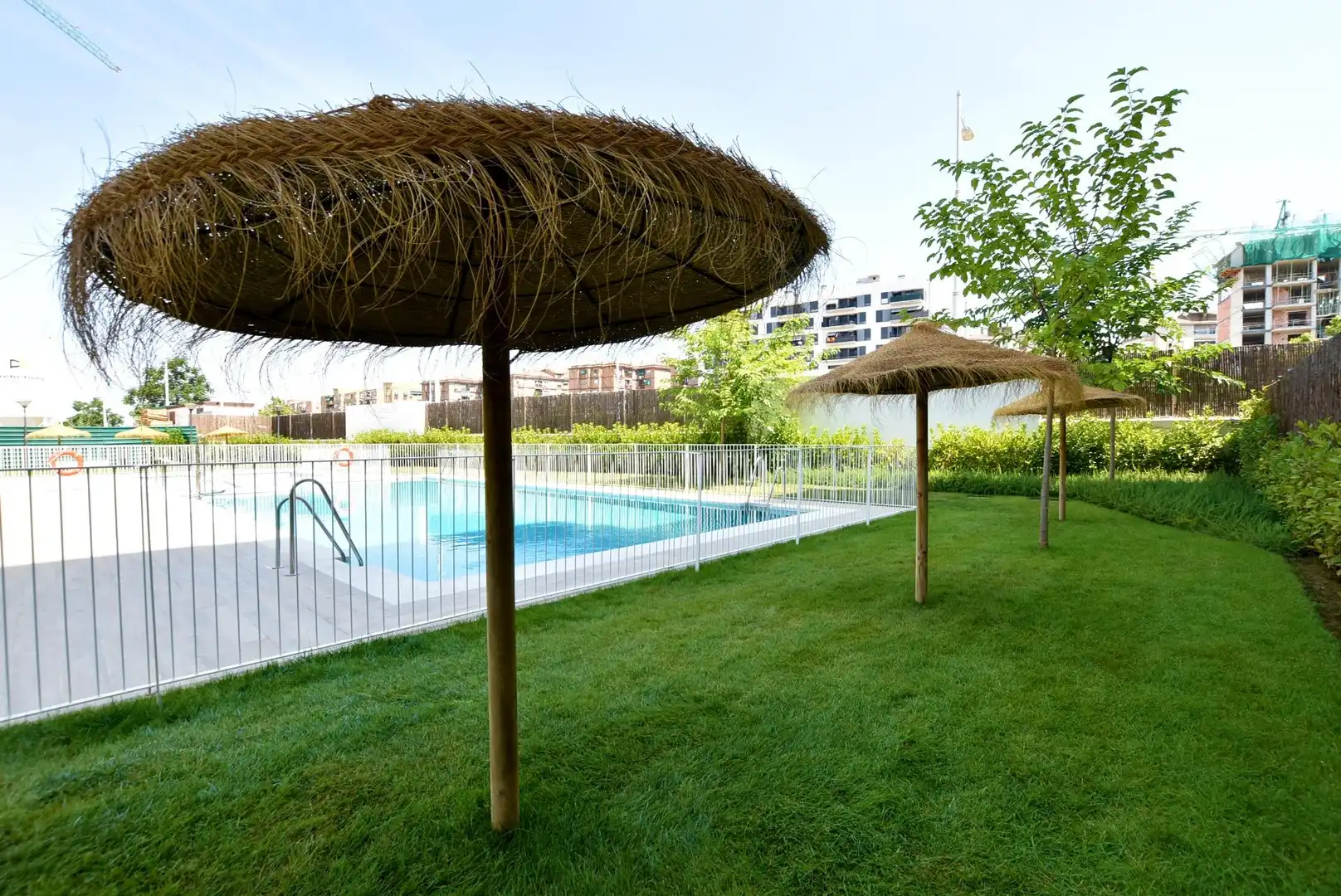 Piscina de Pis de lloguer en Granada amb Calefacció, Terrassa i Traster