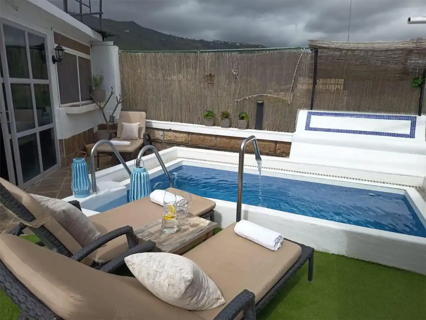 Swimming pool of Flat for rent in Arona  with Air Conditioner, Private garden and Parquet flooring