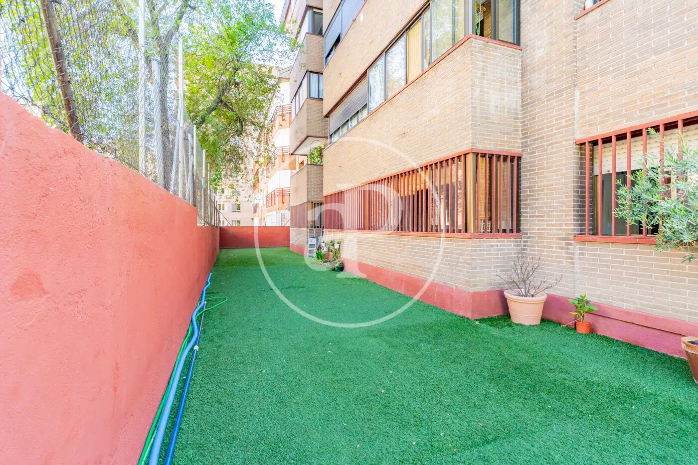 Vista exterior de Pis en venda en Madrid amb Aire condicionat, Calefacció i Jardí privat