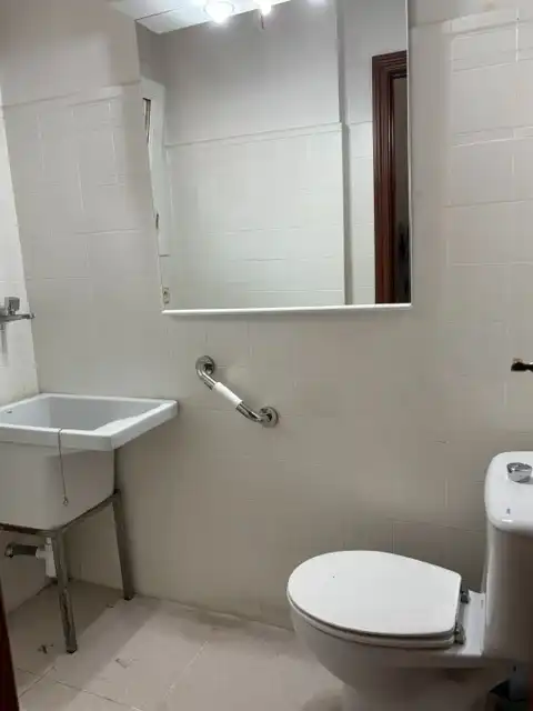 Bany de Casa adosada en venda en Sant Andreu de la Barca amb Aire condicionat, Calefacció i Jardí privat