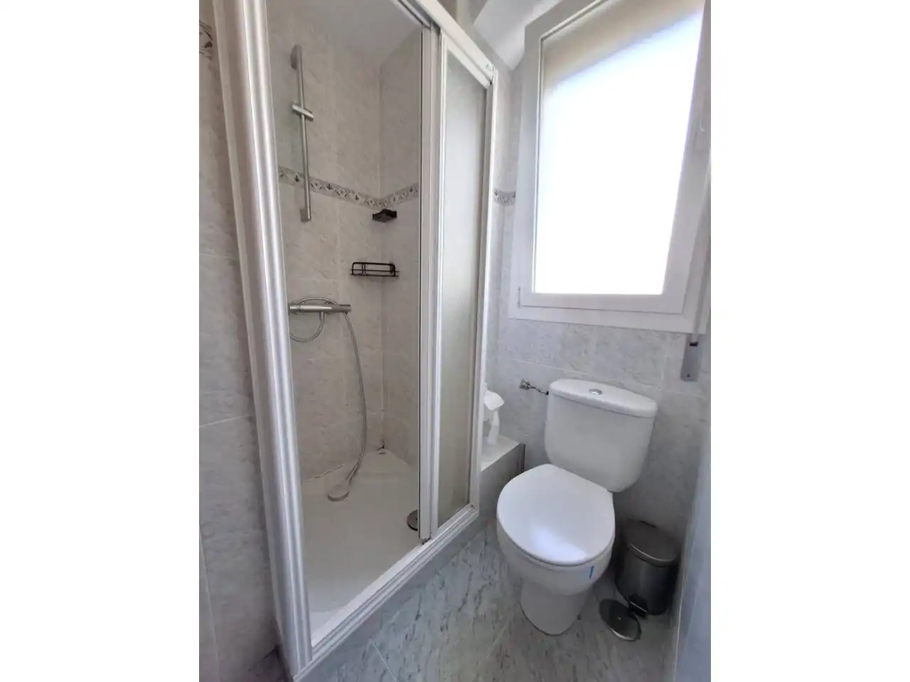 Bathroom of Flat for rent in Madrid  with Air Conditioner, Heating and Terrace