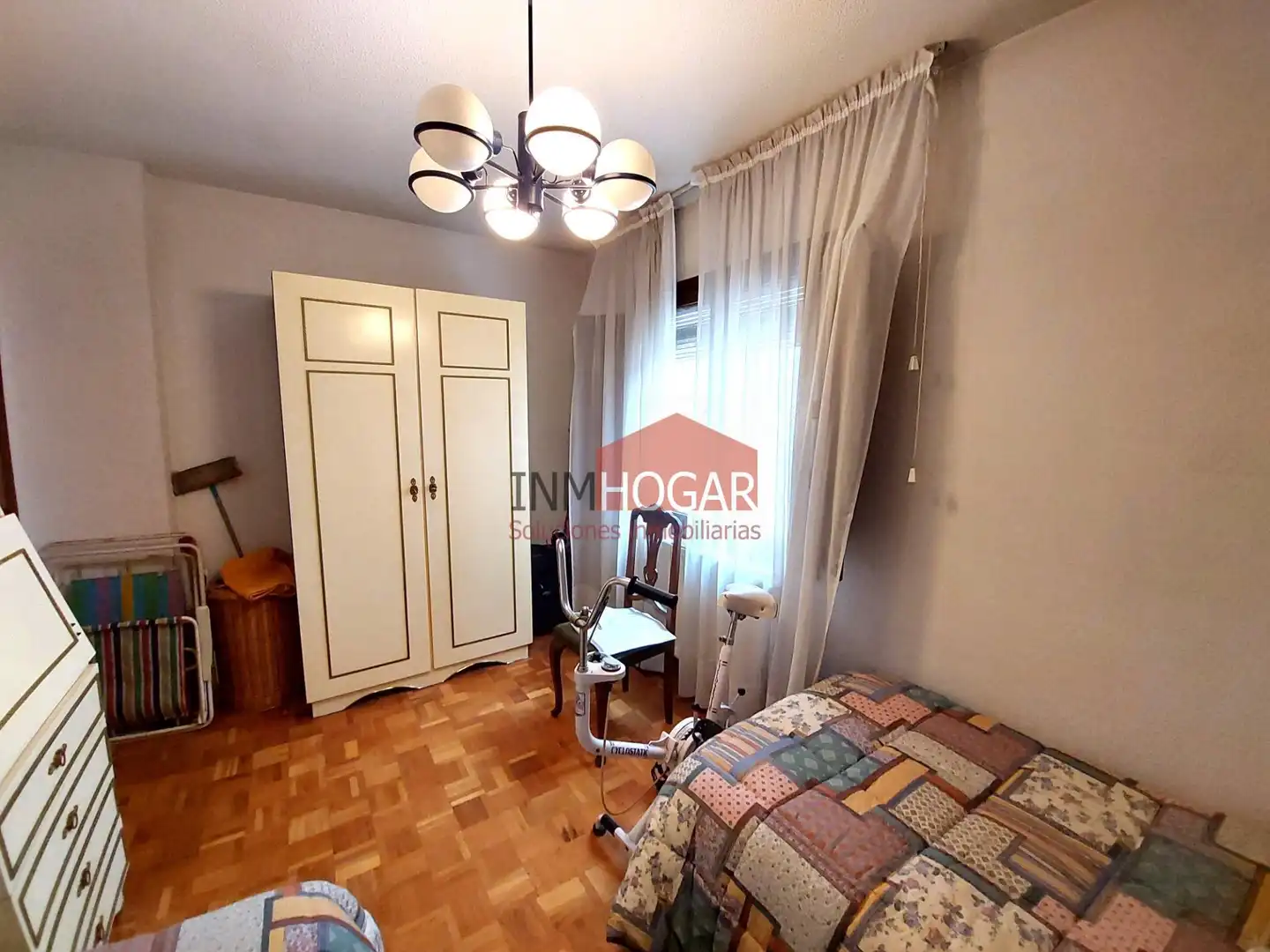 Habitación de Piso en venta en Arévalo con Calefacción, Parquet y Amueblado