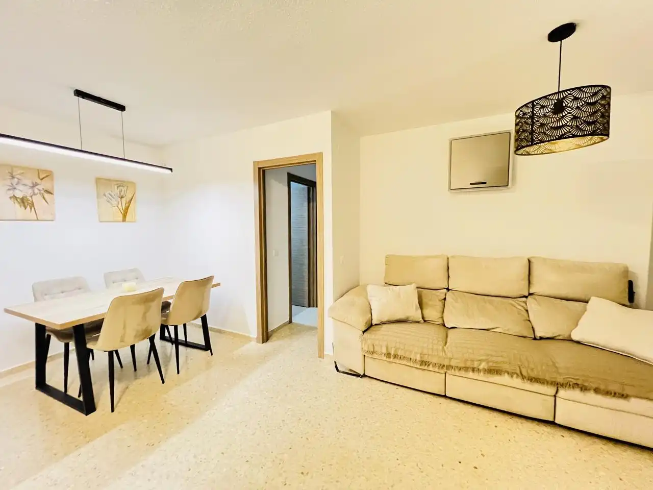 Flat for rent in De Demóstenes, El Cónsul - Ciudad Universitaria - El Romeral