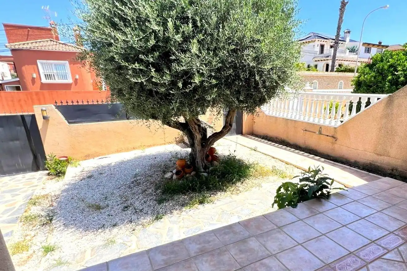 Casa pareada con jardín en venta en Calle C. Meridiano 4, imagen 6